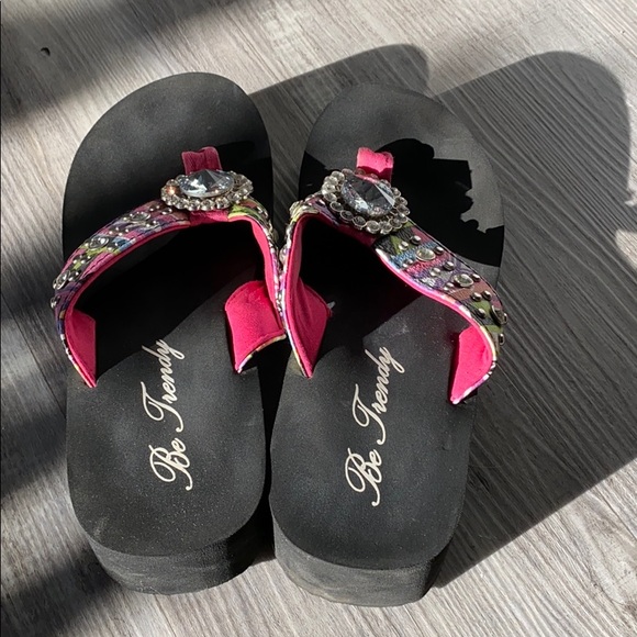 Bling flip flops size 7/8 - Picture 2 of 2